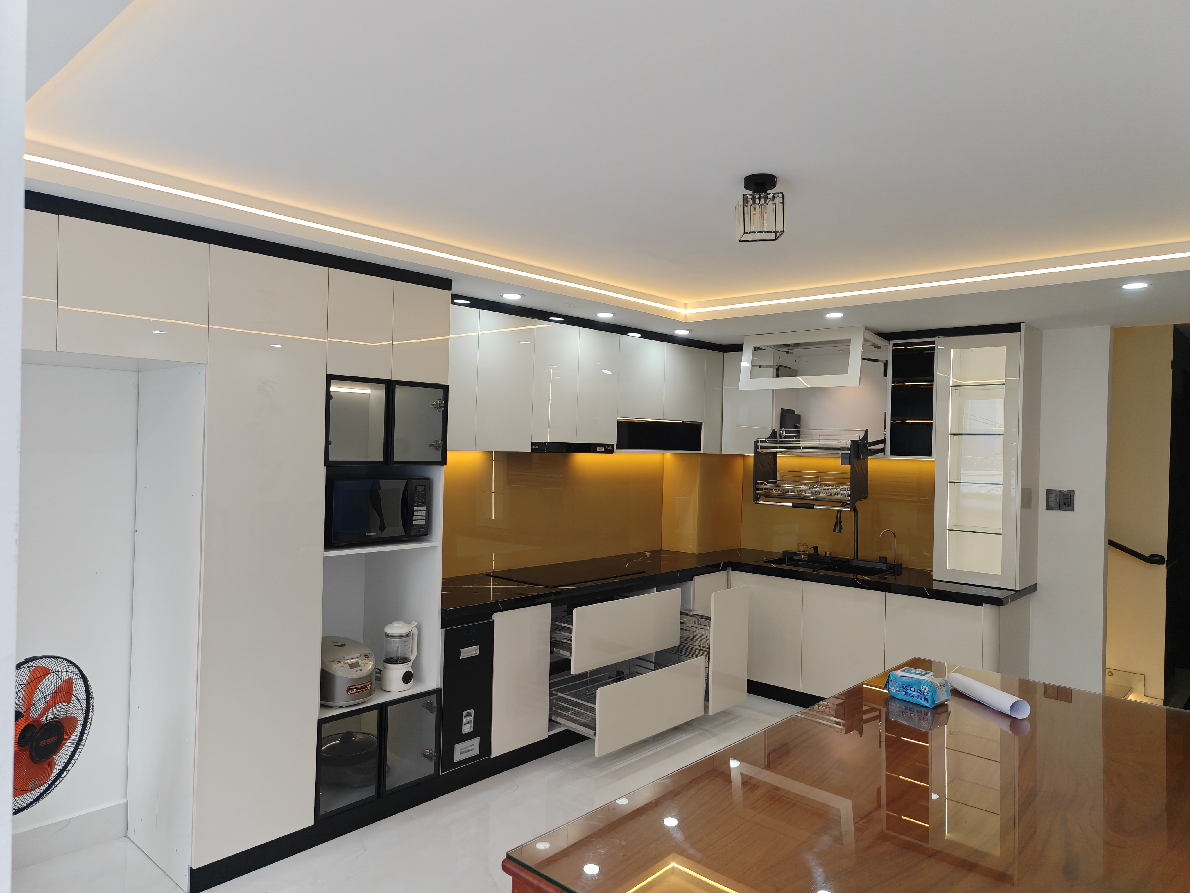 tủ bếp acrylic nhà Anh Dũng