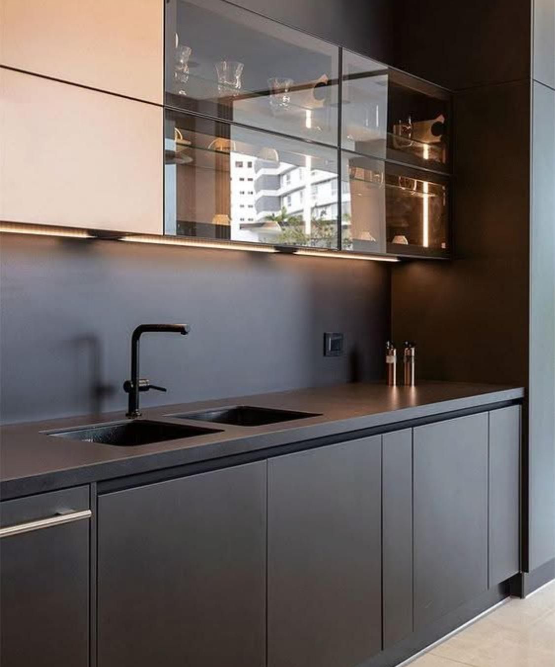 Tủ Bếp Cánh Kính Tràn Viền – Giải Pháp Cho Căn Bếp Sang Trọng Chuẩn 5 Sao