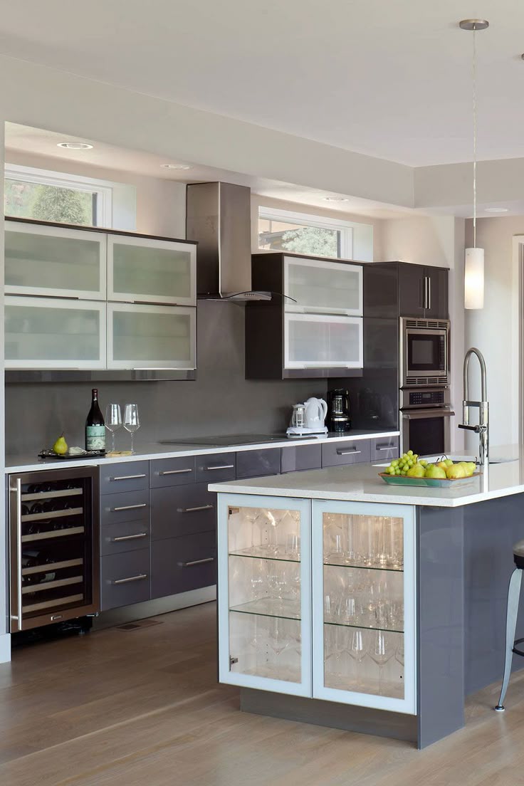 Tủ bếp inox cánh kính cường lực