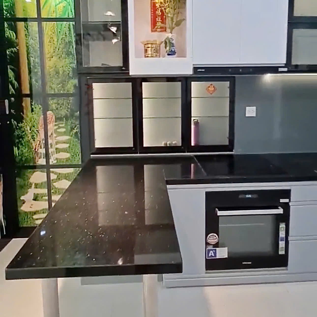 Tủ bếp inox cánh kính