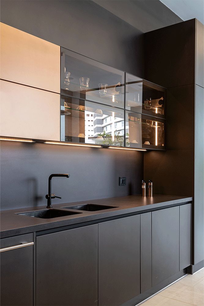 MỘT SỐ LƯU Ý KHI SỬ DỤNG TỦ BẾP KÍNH CHO NHÀ HIỆN ĐẠI