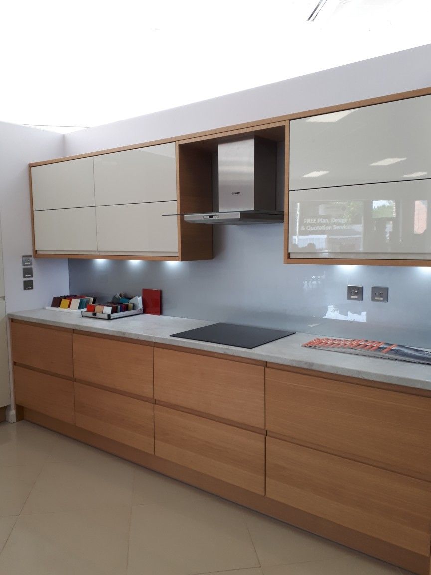 Tủ bếp MDF cánh Acrylic